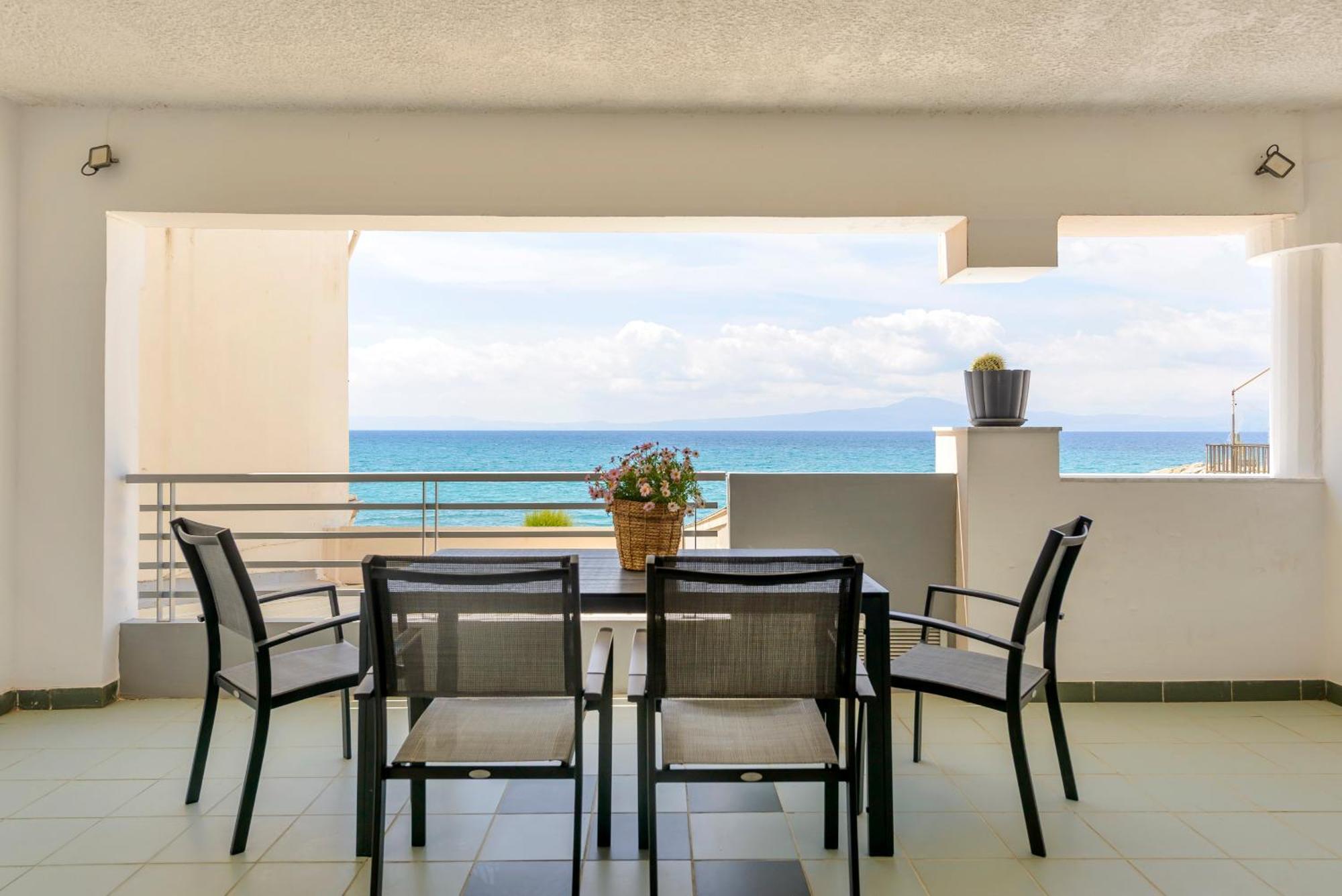 Apartamento Agali 2 Maizonette Front Of The Sea Akrogiali Exterior foto